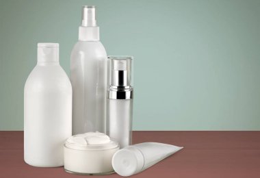 Kozmetik ürünleri ahşap masa seti