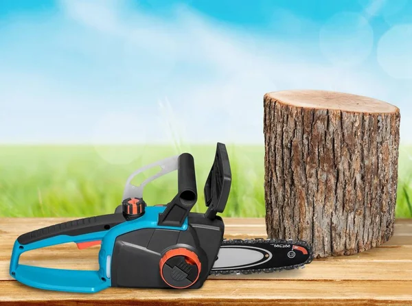 Electric Chainsaw Wooden Log — Stock Photo, Image