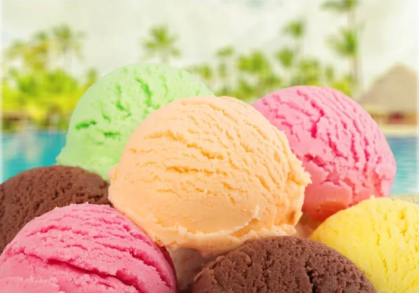 各种冰淇淋球 夏季甜点 — 图库照片