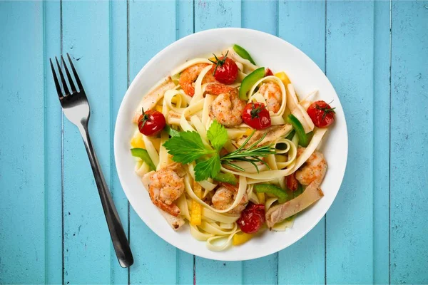 Delicious Italian Pasta Shrimps Tomatoes White Plate — Stock Photo, Image