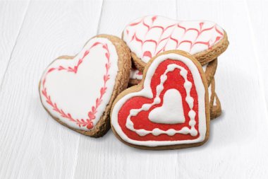  tarçınlı kurabiye kalp şeklinde