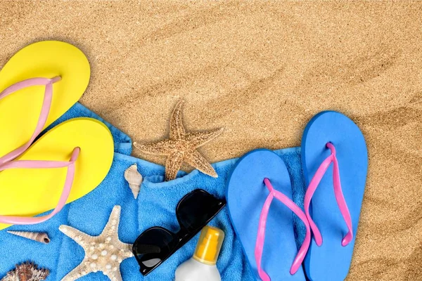 Spiaggia Sabbiosa Con Infradito Stelle Marine — Foto Stock