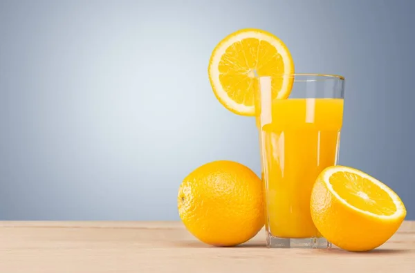 Close Van Verse Smakelijke Jus Orange Glas Tafel — Stockfoto