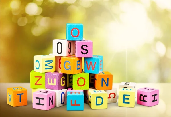 Blocs de jouets colorés avec lettres — Photo