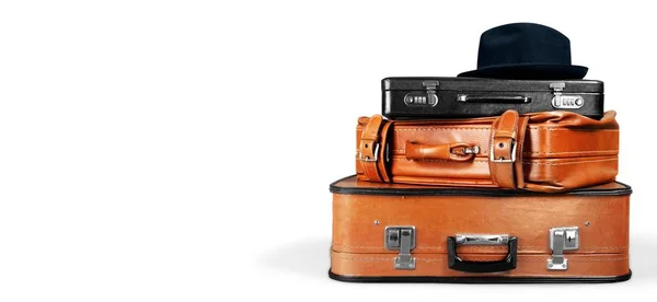 Stapel Alter Koffer Und Mützen Reisekonzept — Stockfoto