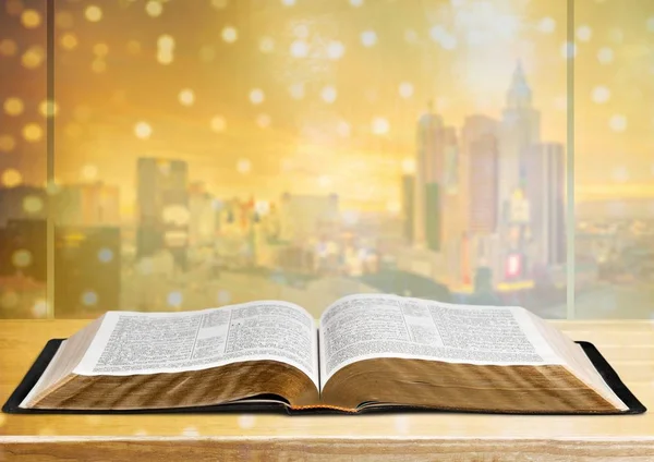 Abriu Livro Bíblia Sagrada Mesa — Fotografia de Stock