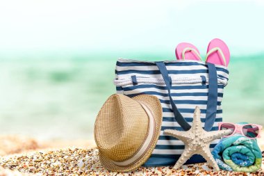 Plaj çantası plaj aksesuarları, yaz tatil kavramı ile