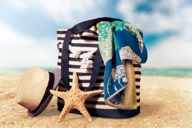 Plaj çantası plaj aksesuarları, yaz tatil kavramı ile