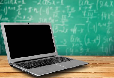 Arka plan üzerinde modern dizüstü bilgisayar