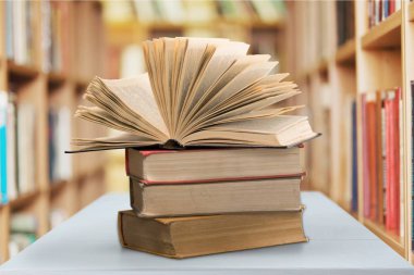 Vintage yığını kitaplar Kütüphane, eğitim ve öğrenim