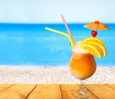 Yaz okyanus plaj arka planı kokteyl 