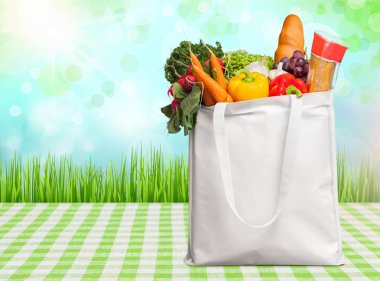 Yeniden kullanılabilir alışveriş çantası bakkaliye tam