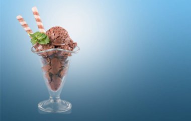 Çikolatalı dondurma topları, yaz tatlı 