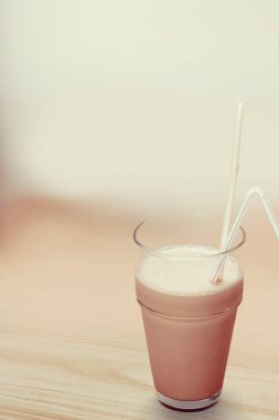 kapuçino ile beyaz kahve fincanı