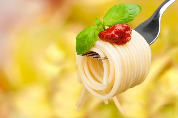 Włoski Makaron Sosem Pomidorowym Widelec — Zdjęcie stockowe