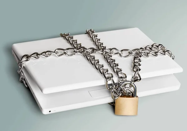 Heavy Chain Padlock Laptop Isolated Background — Stock Photo, Image