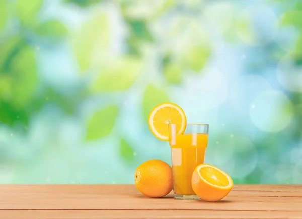 Крупним Планом Свіжий Смачний Апельсиновий Сік Склянці Столі — стокове фото