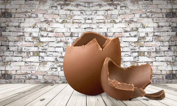 Αυγό Σοκολάτας Ξύλινο Τραπέζι Γλυκό Επιδόρπιο — Φωτογραφία Αρχείου