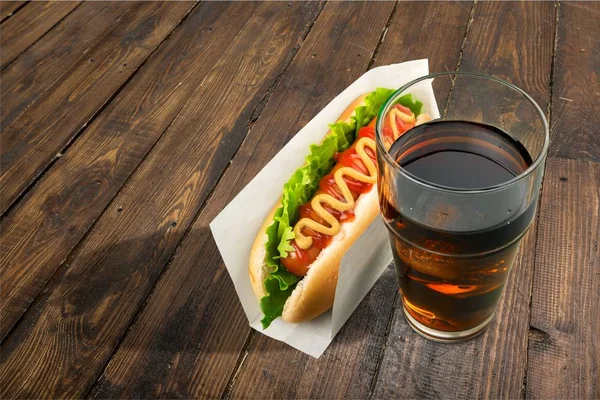 Gustoso Hot Dog Bibita Gassata Sul Tavolo Legno — Foto Stock