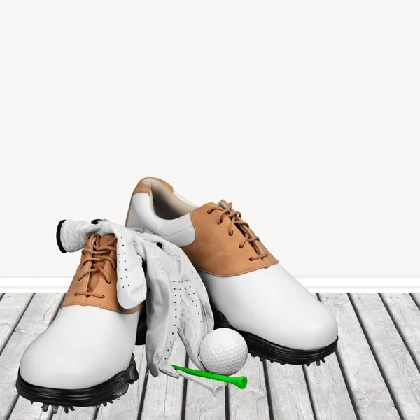 Ζευγάρι Παπούτσια Του Γκολφ Και Ένα Γκολφ Κλαμπ — Φωτογραφία Αρχείου