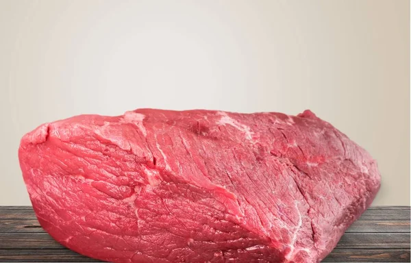 Carne Crua Bife Vaca Mesa Madeira — Fotografia de Stock
