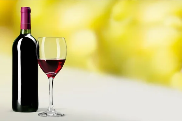 Flasche Und Weinglas Mit Rotwein Alkoholgetränk — Stockfoto