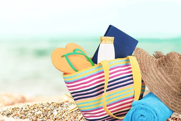 Bolsa Playa Con Accesorios Playa Concepto Vacaciones Verano —  Fotos de Stock