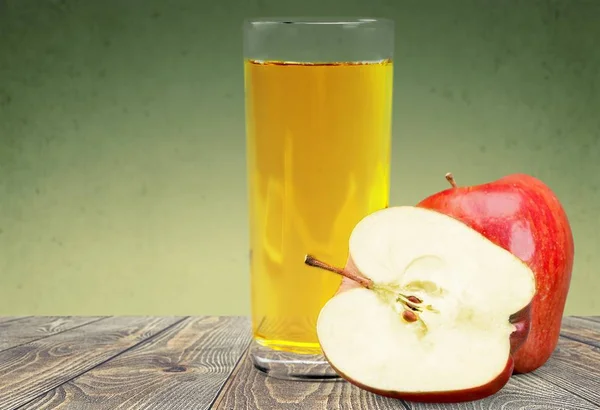 Glass of delicious apple juice — Stock Photo, Image