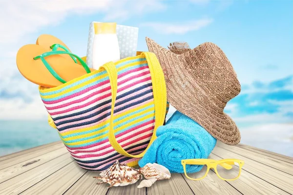 Strandtasche Mit Strandaccessoires Sommerferienkonzept — Stockfoto