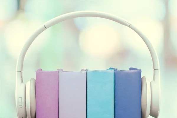 Stapel Boeken Hoofdtelefoon Onderwijs Leren Van Achtergrond — Stockfoto