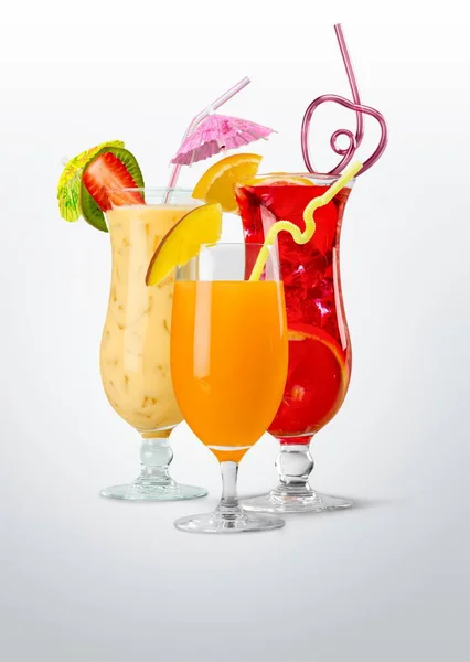 Karışık Meyveli Yaz Kokteylleri Alkollü Içecekler — Stok fotoğraf