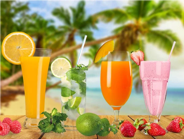 Sortierte Sommercocktails Alkoholische Getränke — Stockfoto