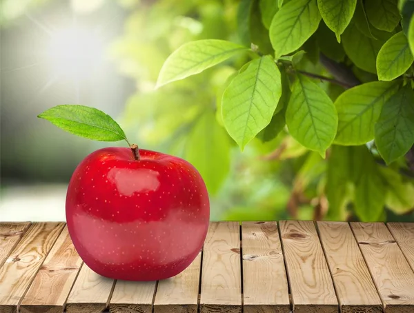 แอปเป แดงเปร ยวสดบนโต — ภาพถ่ายสต็อก