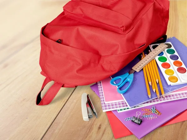 Schulrucksack Mit Schreibwaren Zurück Zum Schulhintergrund — Stockfoto