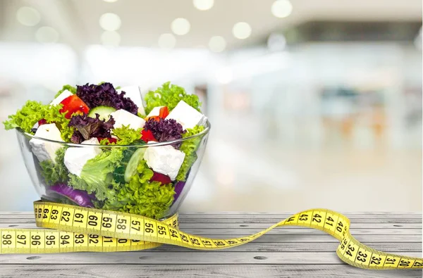 Ensalada Griega Con Verduras Frescas Cinta Métrica —  Fotos de Stock