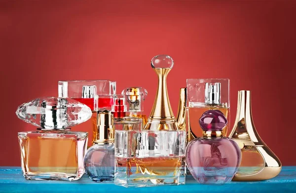 Aromatyczne Butelki Perfum Uroda Moda — Zdjęcie stockowe