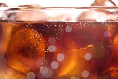 Köpük ve kabarcıklar, yakından görmek ile sarı bira