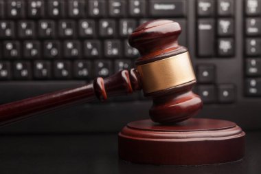 Ahşap Yargıç tokmak, hukuk ve adalet kavramı