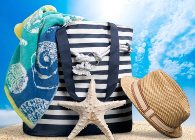 Plaj çantası plaj aksesuarları, yaz tatil kavramı ile