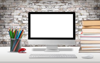 masa üstünde okul sırası bilgisayar 