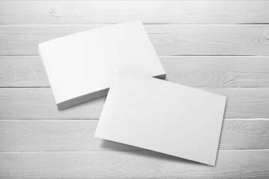 tarjetas en blanco sobre fondo gris