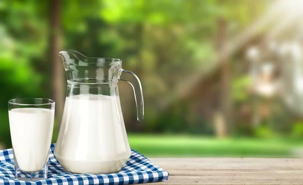 Vaso Bicchiere Con Latte Sul Tavolo Legno — Foto Stock