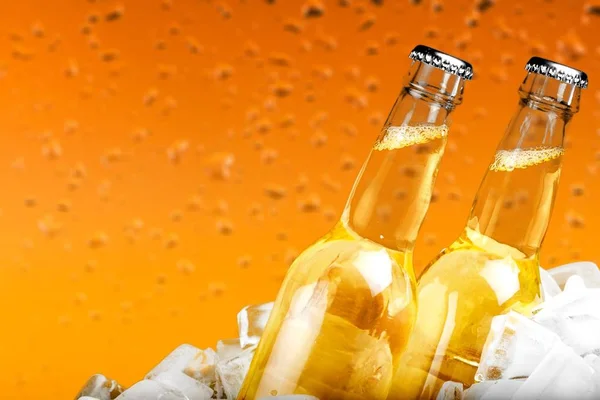 Μπουκάλια Μπύρας Πάγο Θολή Φόντο — Φωτογραφία Αρχείου
