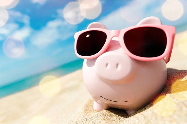 Summer Piggy Bank Sunglasses Beach — Stock Photo, Image