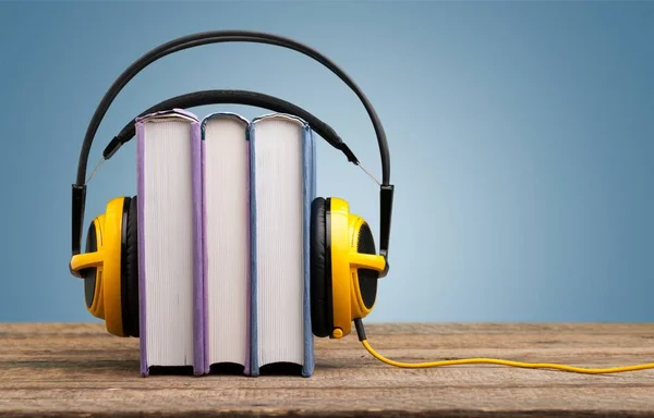 Pila Libri Cuffie Istruzione Audiolibri Sfondo — Foto Stock