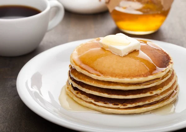 Stapel Van Heerlijke Pannenkoeken Huisgemaakte Ontbijt — Stockfoto