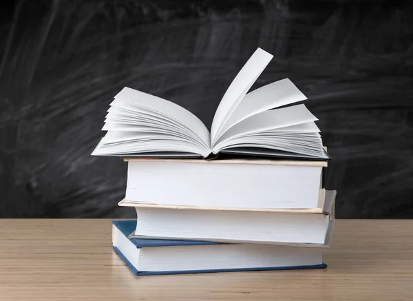 Pilha Livros Educação Aprendizagem Fundo — Fotografia de Stock
