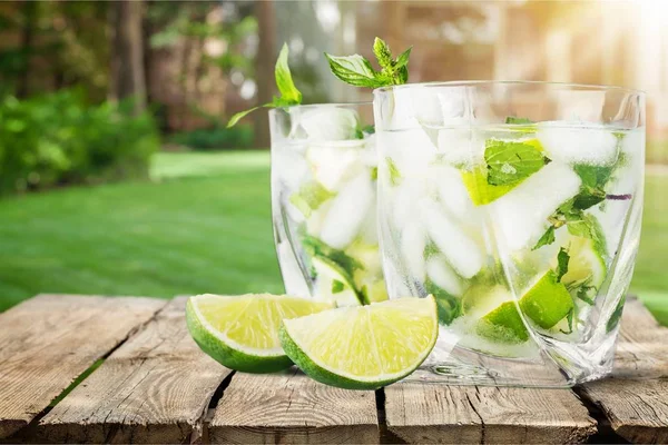 Fresh Mojito Cocktail Glass Close View — Stock Photo, Image