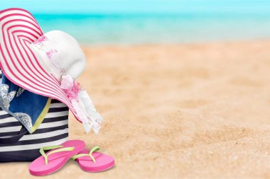 Plaj çantası plaj aksesuarları, yaz tatil kavramı ile