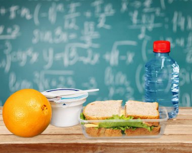 eti, jambon ve peynir ile lezzetli sandviç